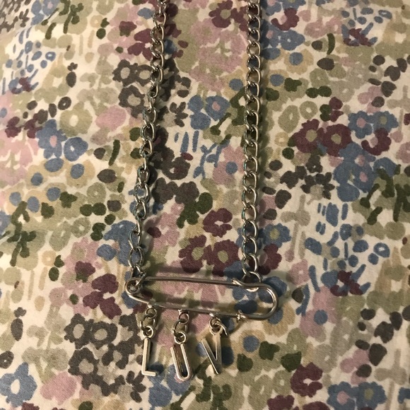 FREE NECKLACE WITH ANY PURCHASE - Picture 3 of 3